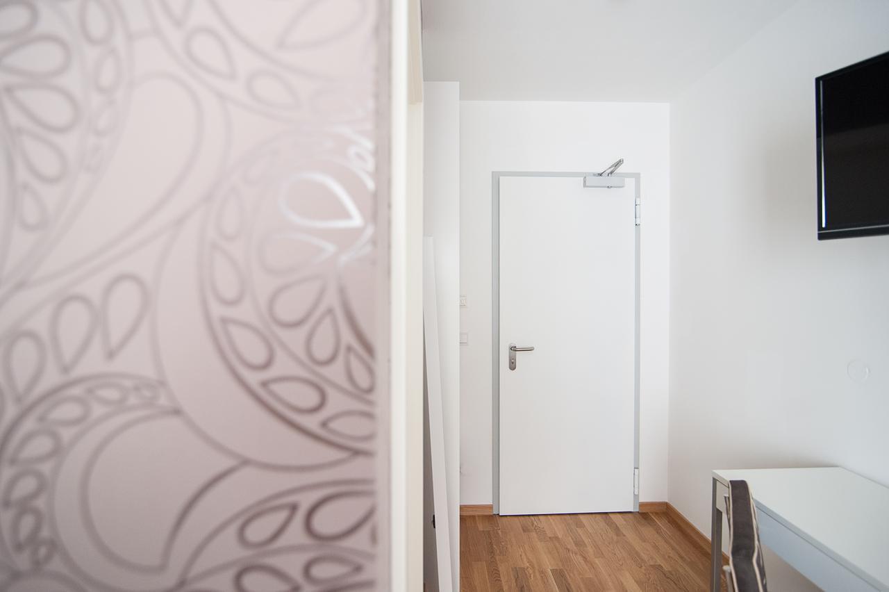 Hotel Apartment Am Arbach Eningen unter Achalm Ruang foto