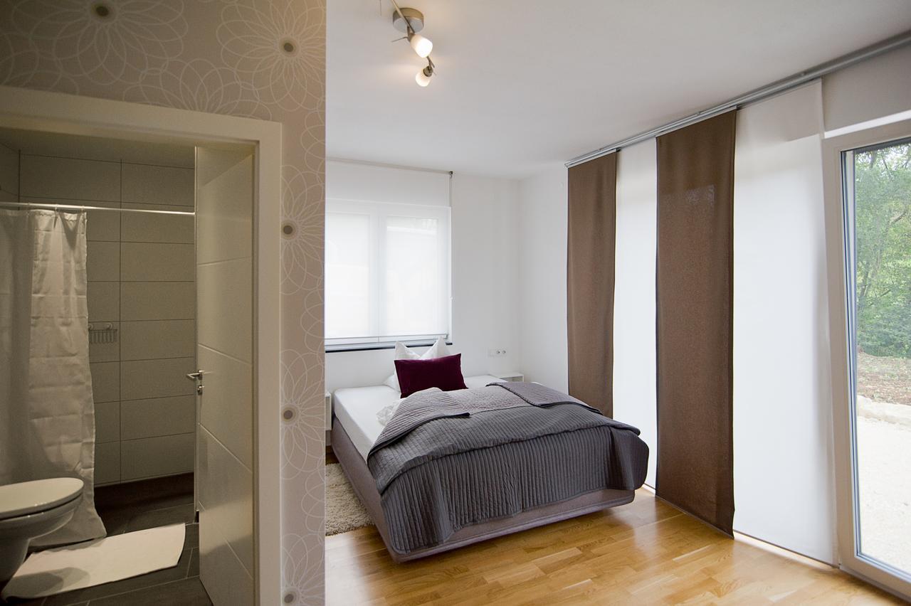 Hotel Apartment Am Arbach Eningen unter Achalm Ruang foto