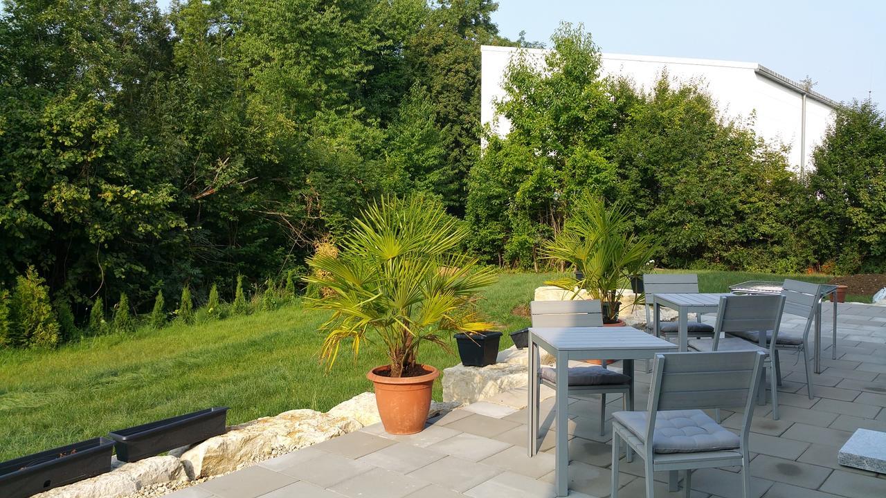 Hotel Apartment Am Arbach Eningen unter Achalm Bagian luar foto